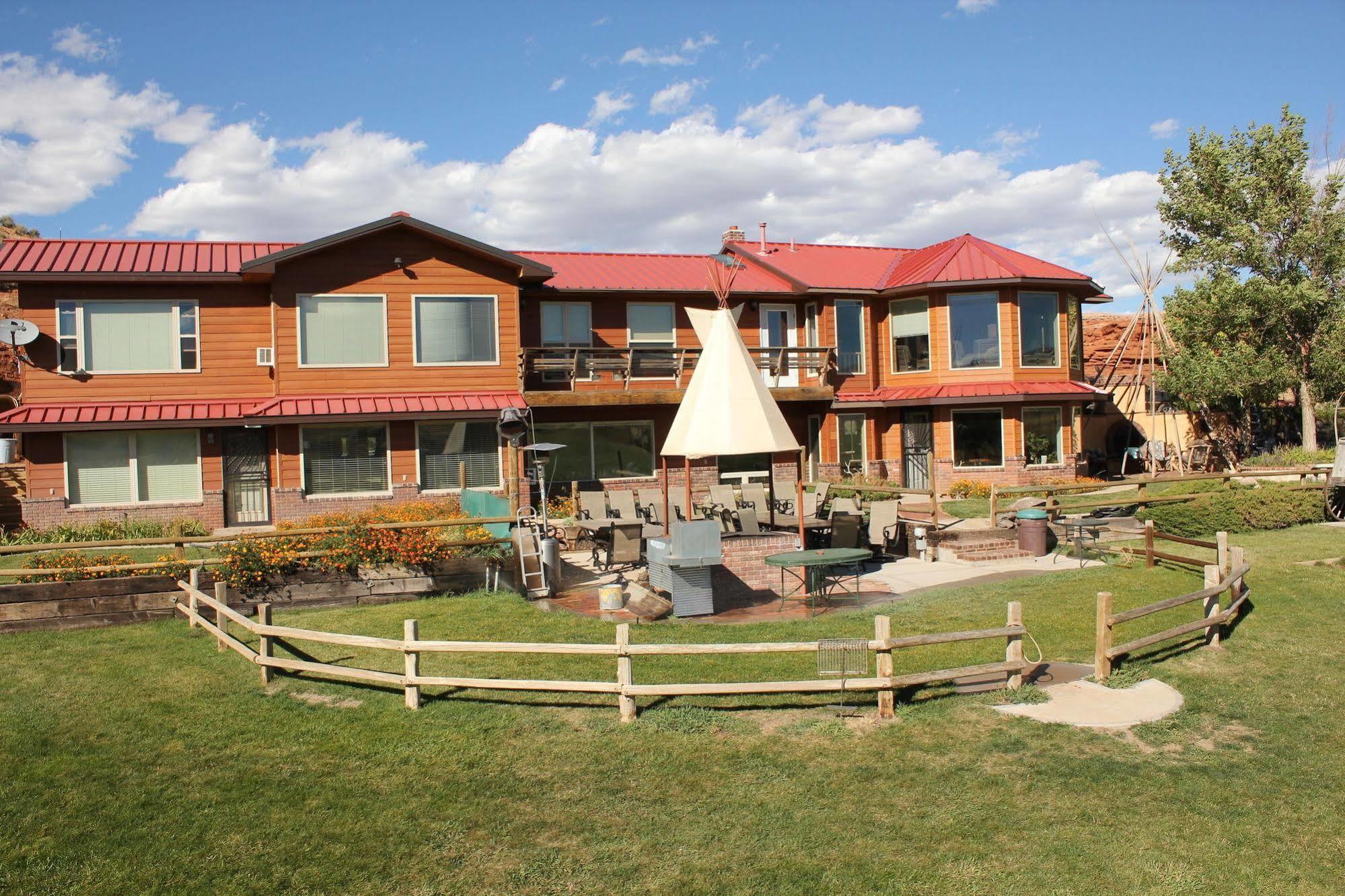 ホテル K3 Guest Ranch コーディ エクステリア 写真
