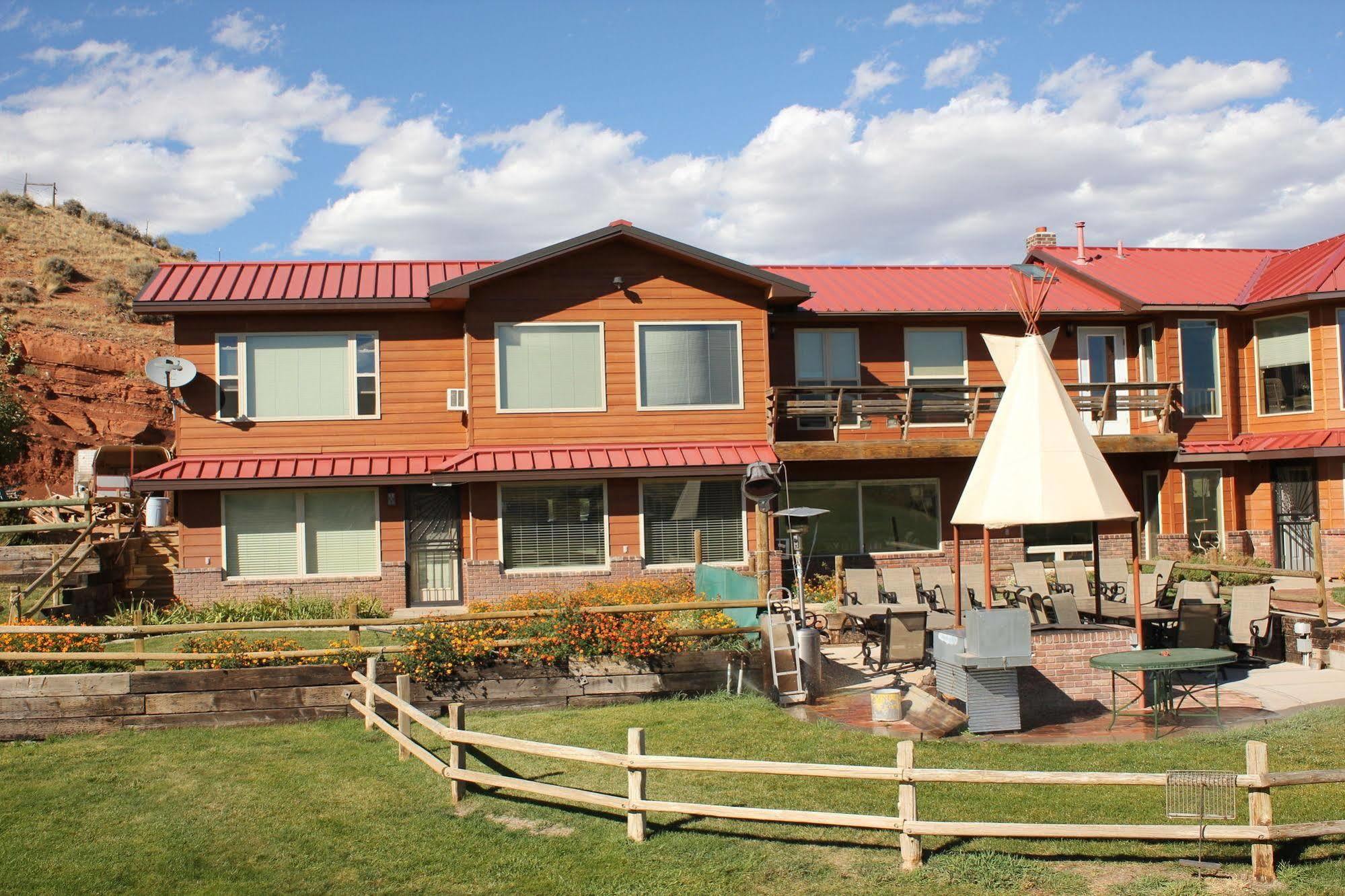 ホテル K3 Guest Ranch コーディ エクステリア 写真